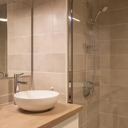 A5 - Modern 5 Min To Sea - Pool & Garage *